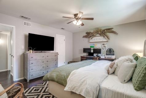 712 Poe Street Azle TX 76020