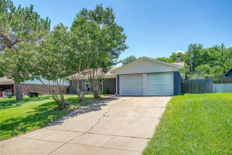 712 Poe Street Azle TX 76020