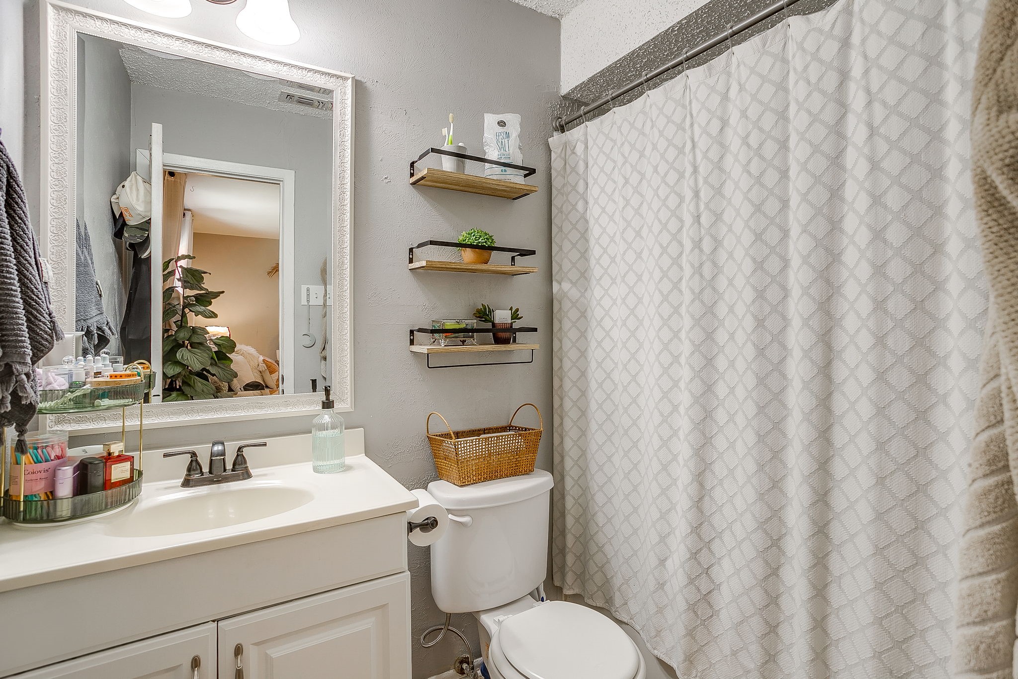 712 Poe Street Azle TX 76020