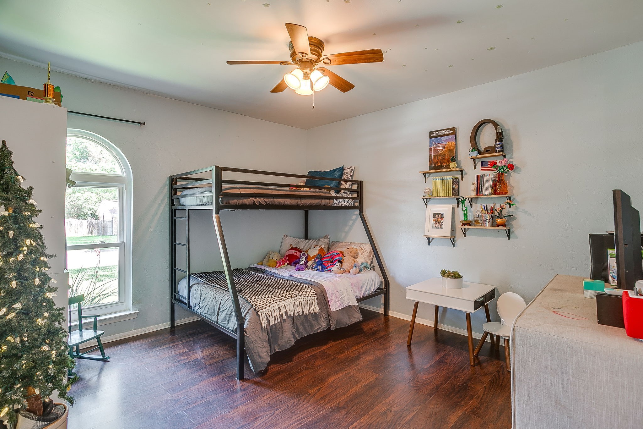 712 Poe Street Azle TX 76020