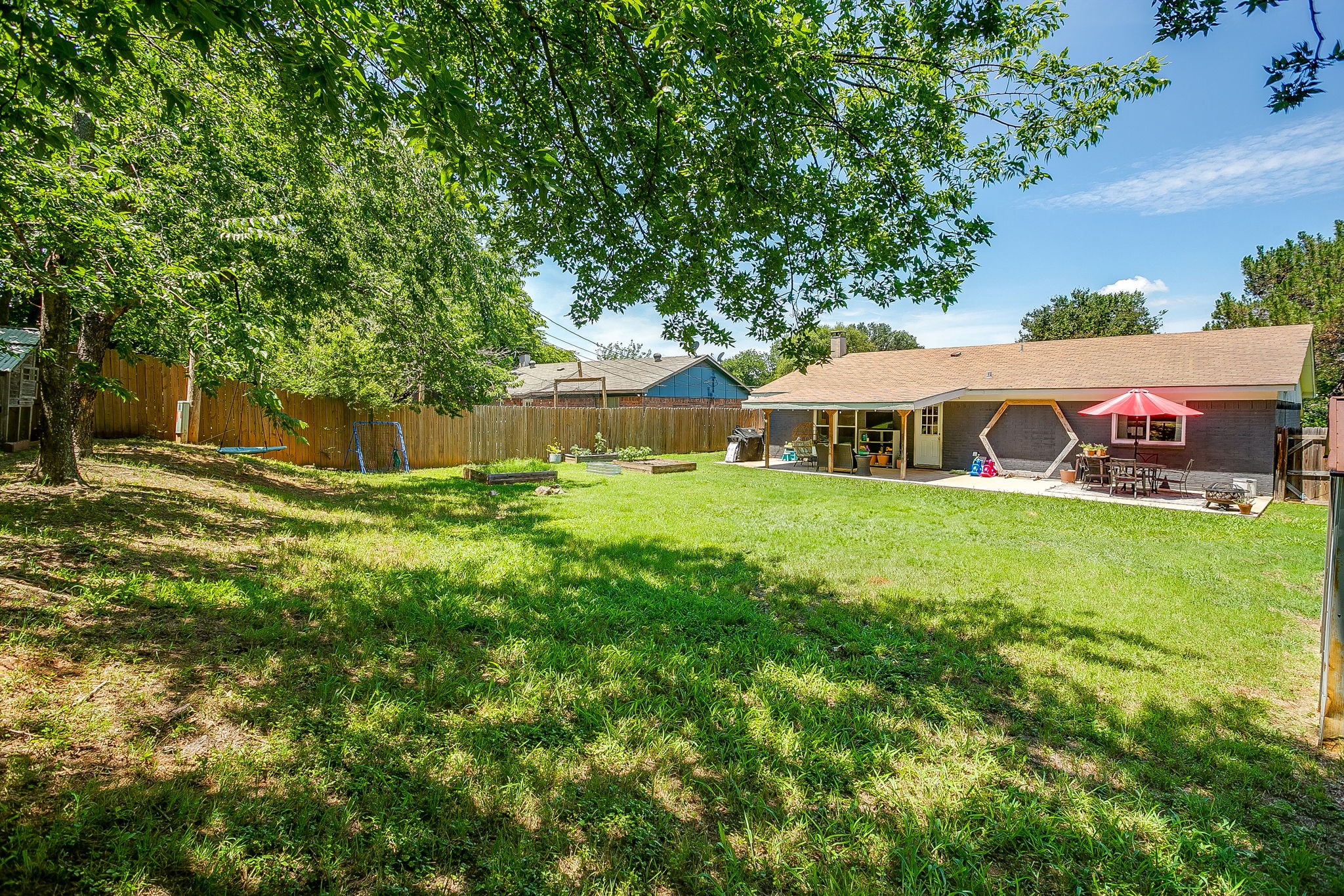 712 Poe Street Azle TX 76020