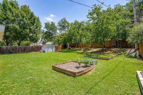 712 Poe Street Azle TX 76020