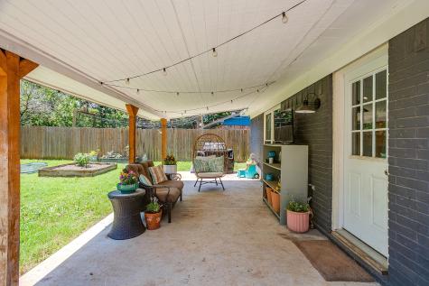 712 Poe Street Azle TX 76020
