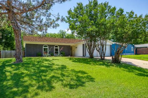 712 Poe Street Azle TX 76020