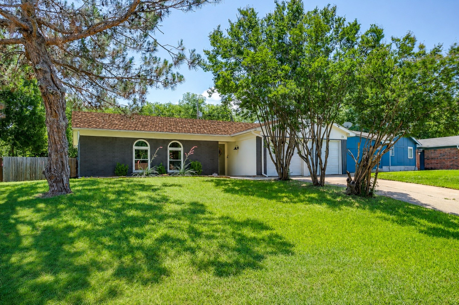 712 Poe Street Azle TX 76020