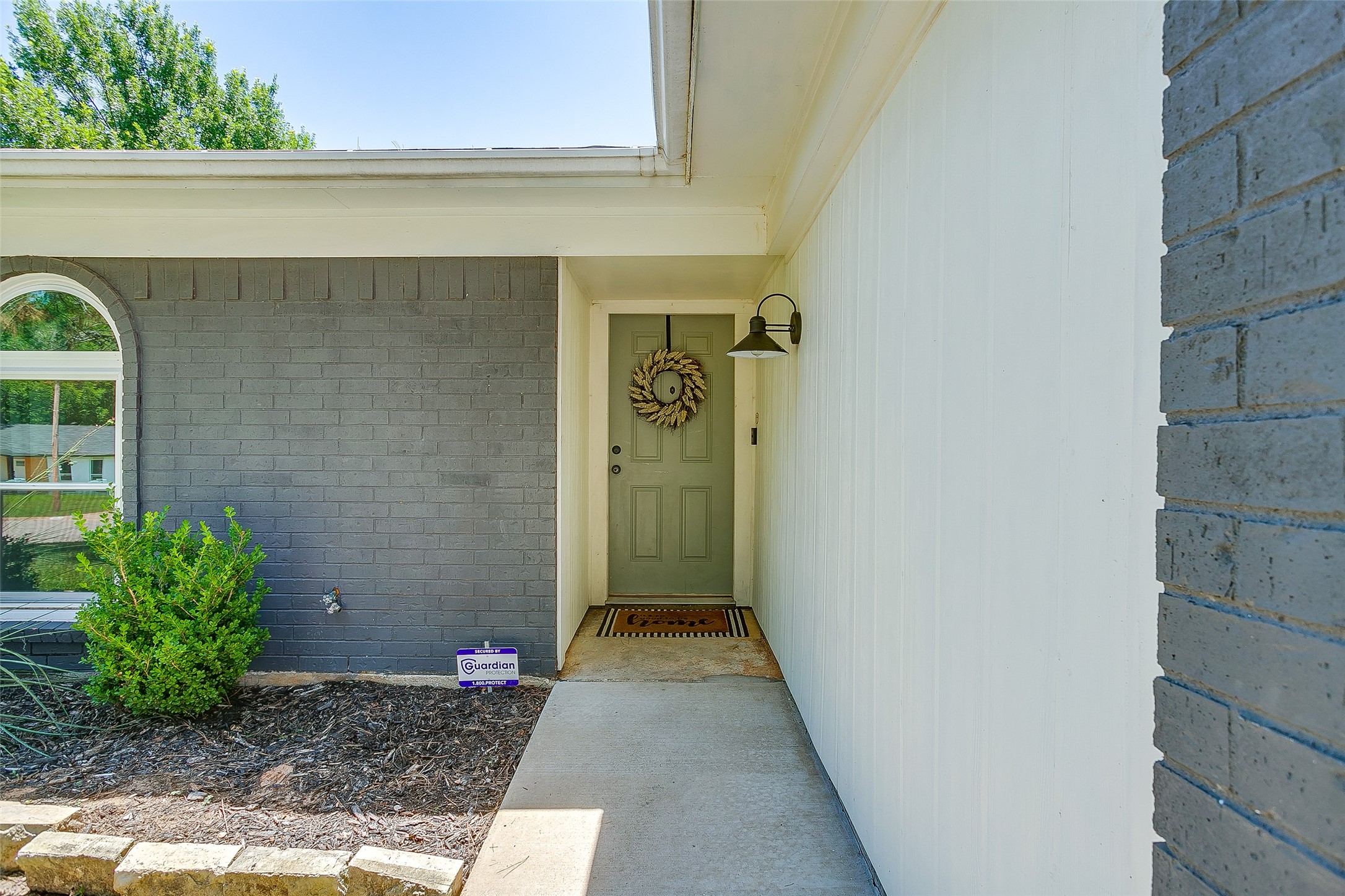 712 Poe Street Azle TX 76020