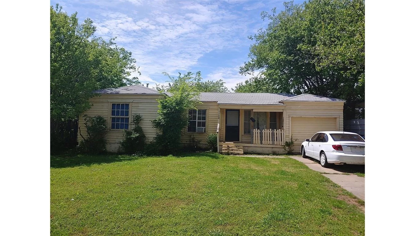 1108 S Roselane Street Fort Worth TX 76112