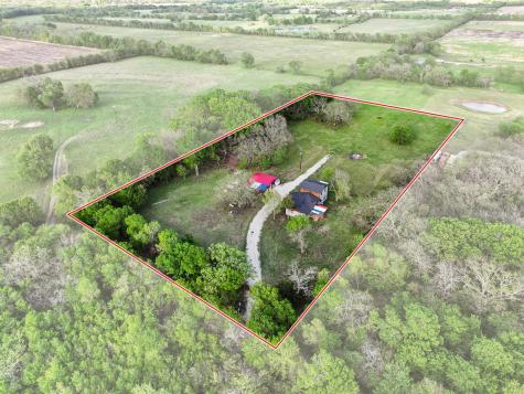 1604 County Road 4040 Savoy TX 75479