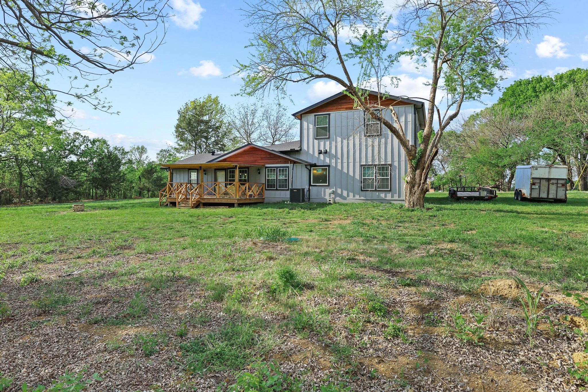 1604 County Road 4040 Savoy TX 75479