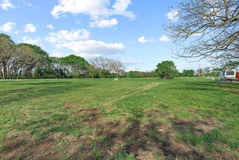 1604 County Road 4040 Savoy TX 75479