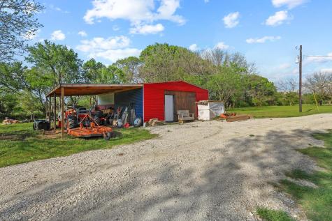 1604 County Road 4040 Savoy TX 75479