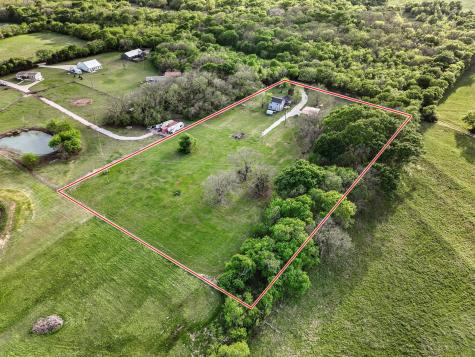 1604 County Road 4040 Savoy TX 75479