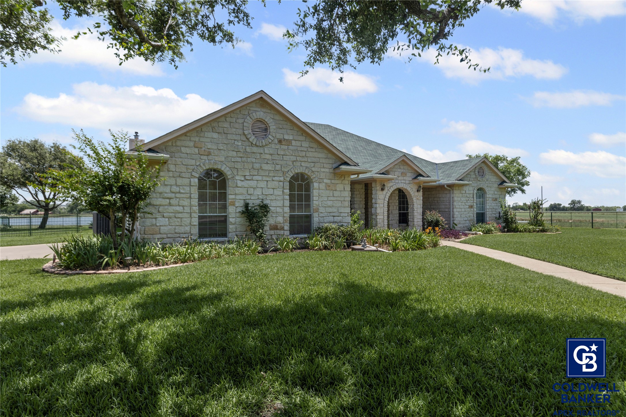 1221 Park Cleburne TX 76033