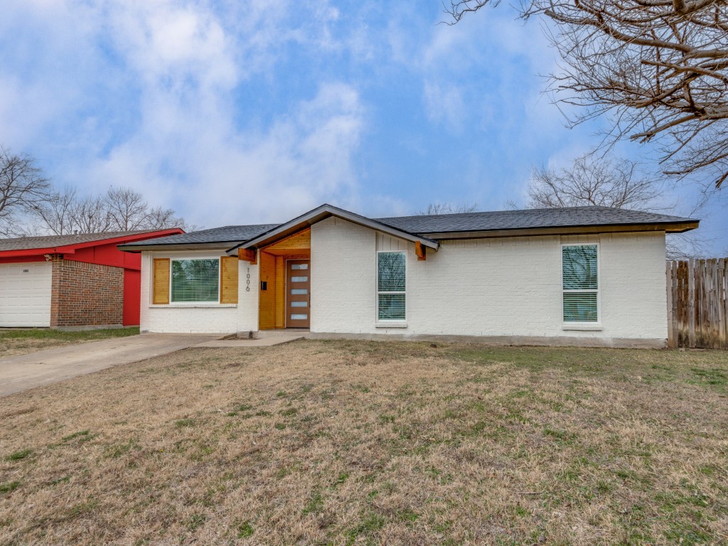 1006 La Fontana Grand Prairie TX 75052