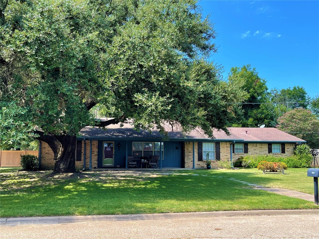 101 N 4th Street Wortham TX 76693