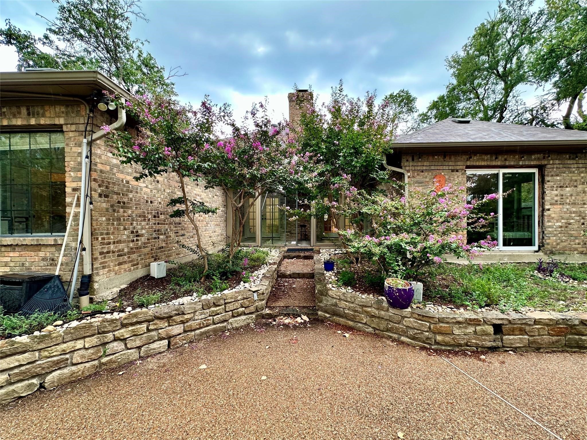 2909 Gainesborough Drive Dallas TX 75287