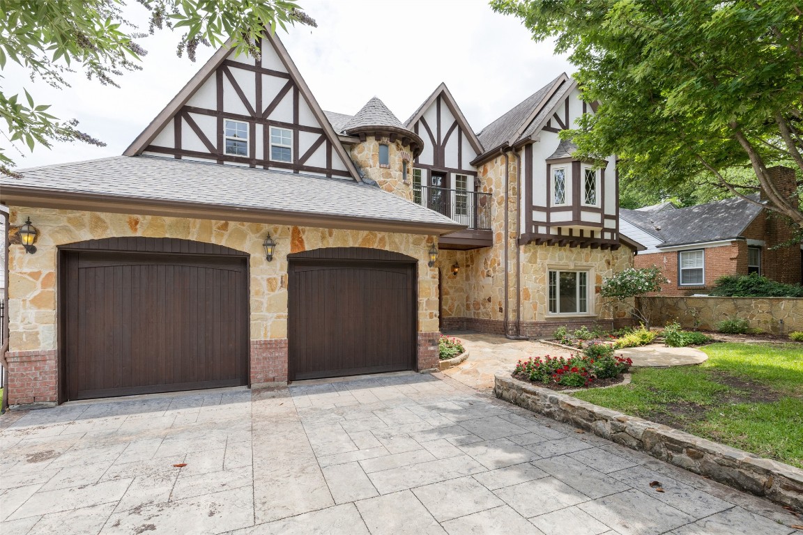 1206 N Winnetka Avenue Dallas TX 75208