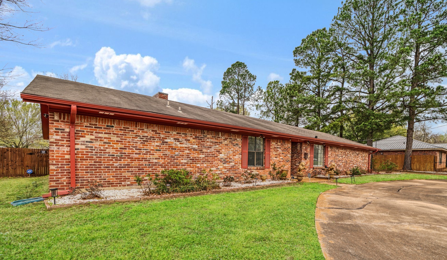 1920 E Tudor Street Paris TX 75460