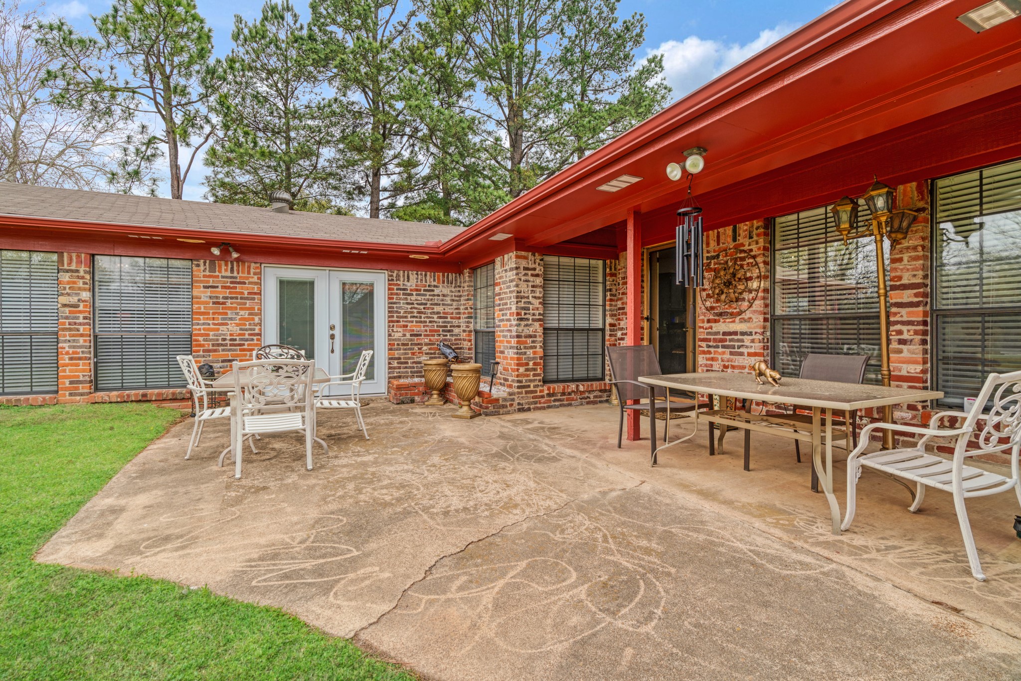 1920 E Tudor Street Paris TX 75460