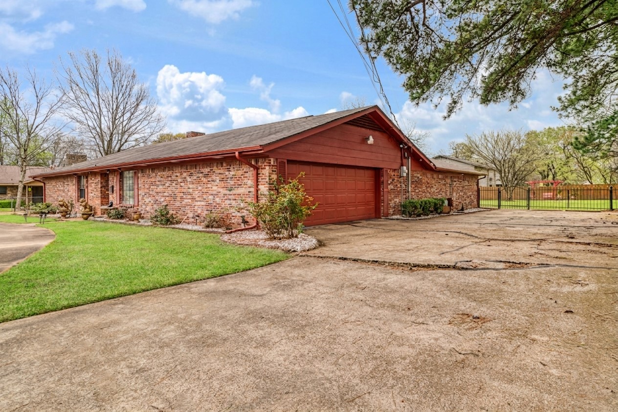 1920 E Tudor Street Paris TX 75460