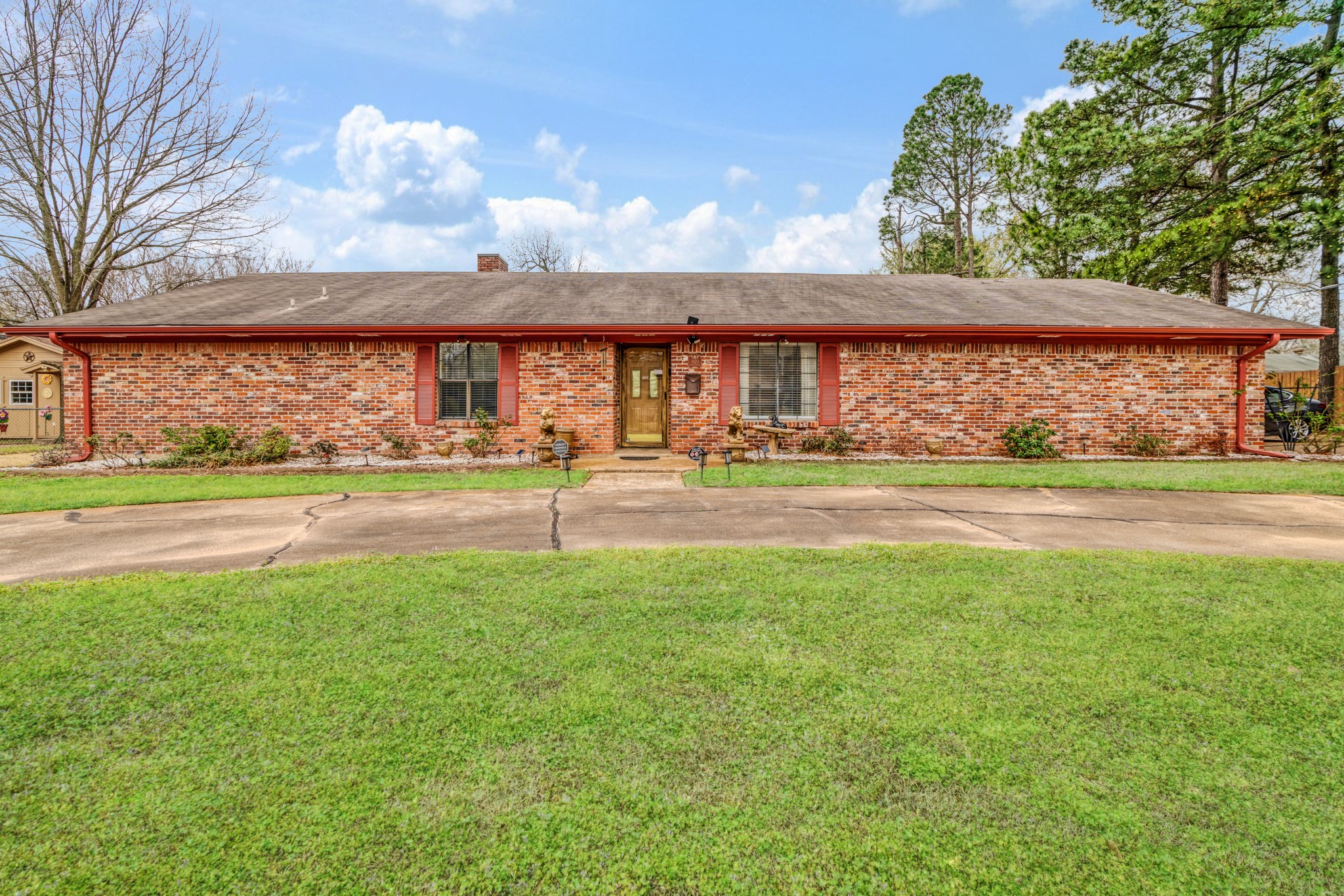 1920 E Tudor Street Paris TX 75460