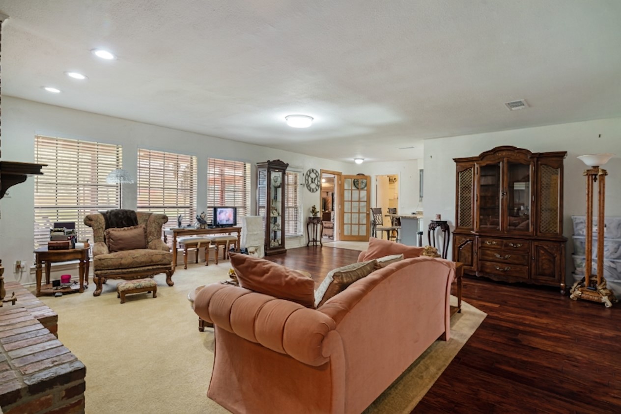 1920 E Tudor Street Paris TX 75460