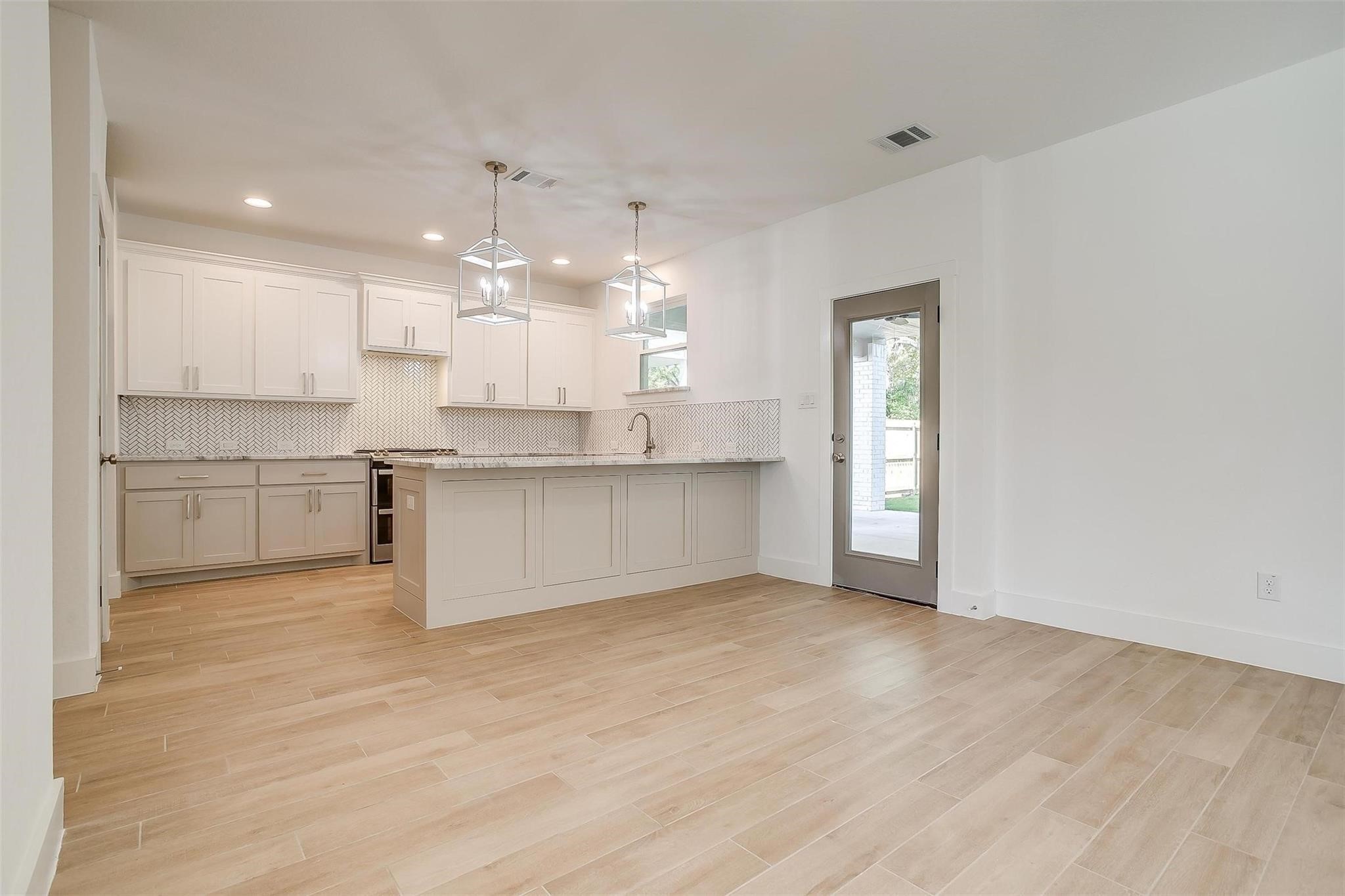 5618 Oaks Lane Westworth Village TX 76114