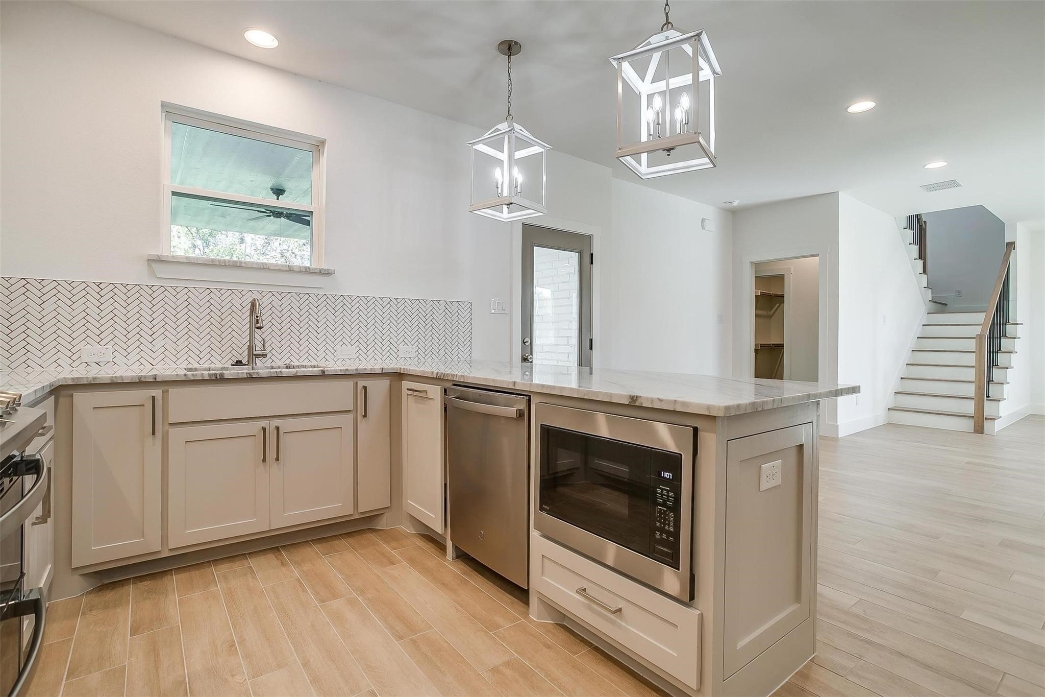 5618 Oaks Lane Westworth Village TX 76114