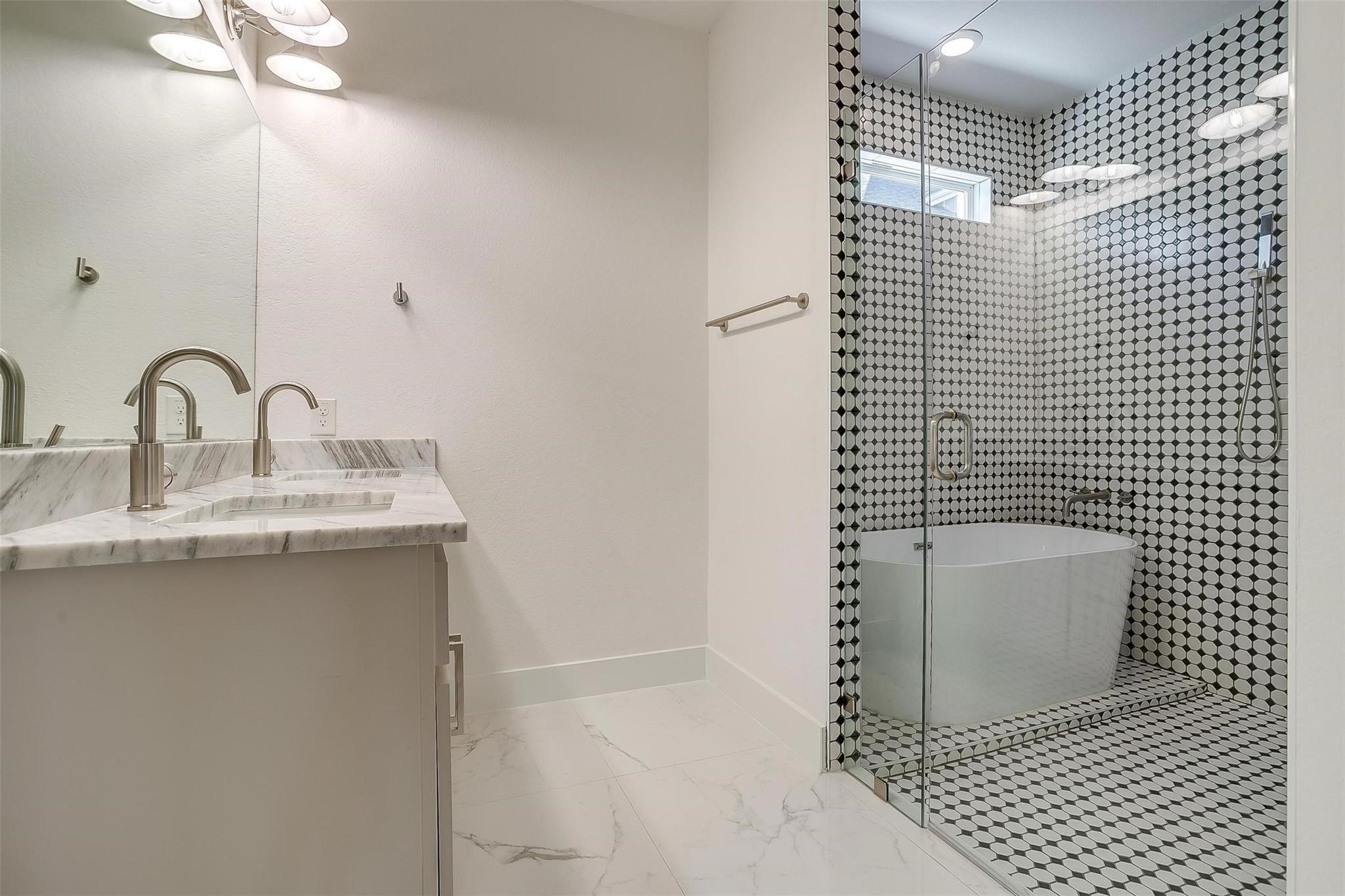 5618 Oaks Lane Westworth Village TX 76114