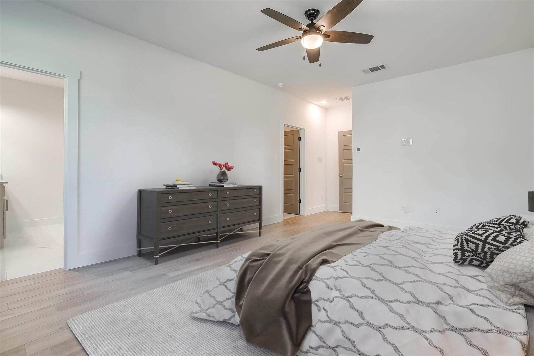 5618 Oaks Lane Westworth Village TX 76114