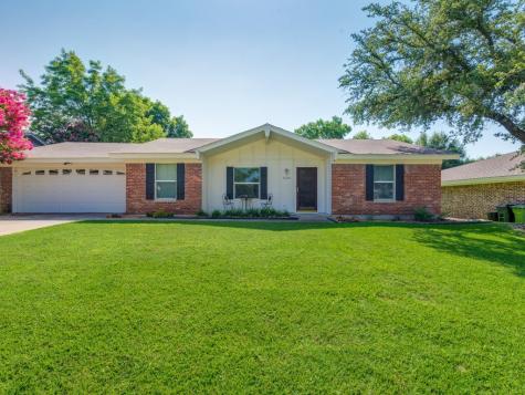 1124 Zelda Drive Hurst TX 76053