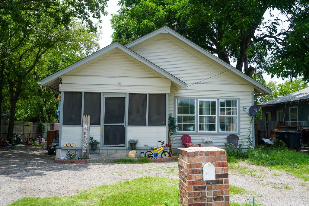 1315 N Brazos Avenue Cleburne TX 76031