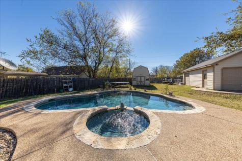 909 Penrod Drive Granbury TX 76048