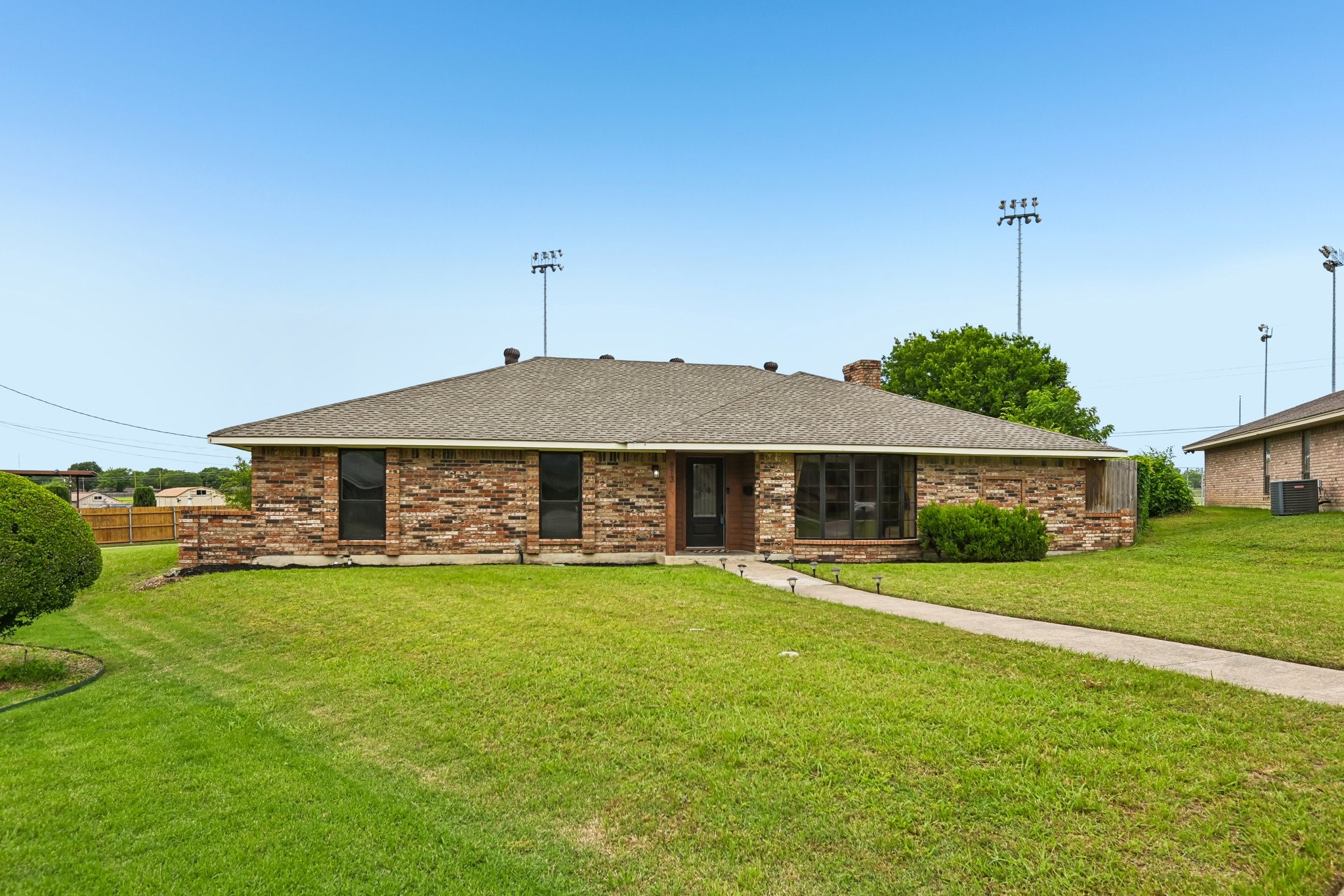 813 Oakbluff Drive Lancaster TX 75146