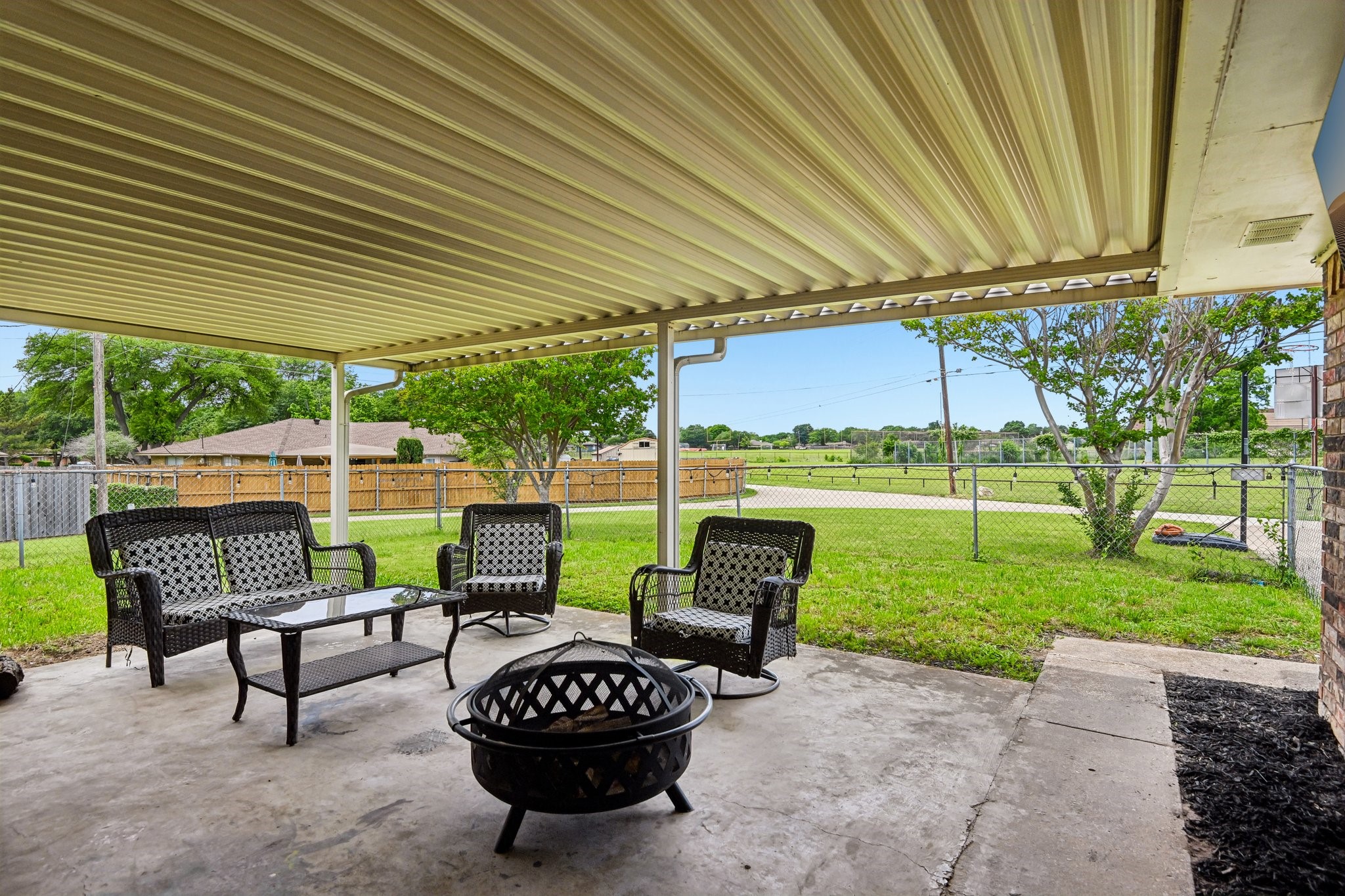 813 Oakbluff Drive Lancaster TX 75146