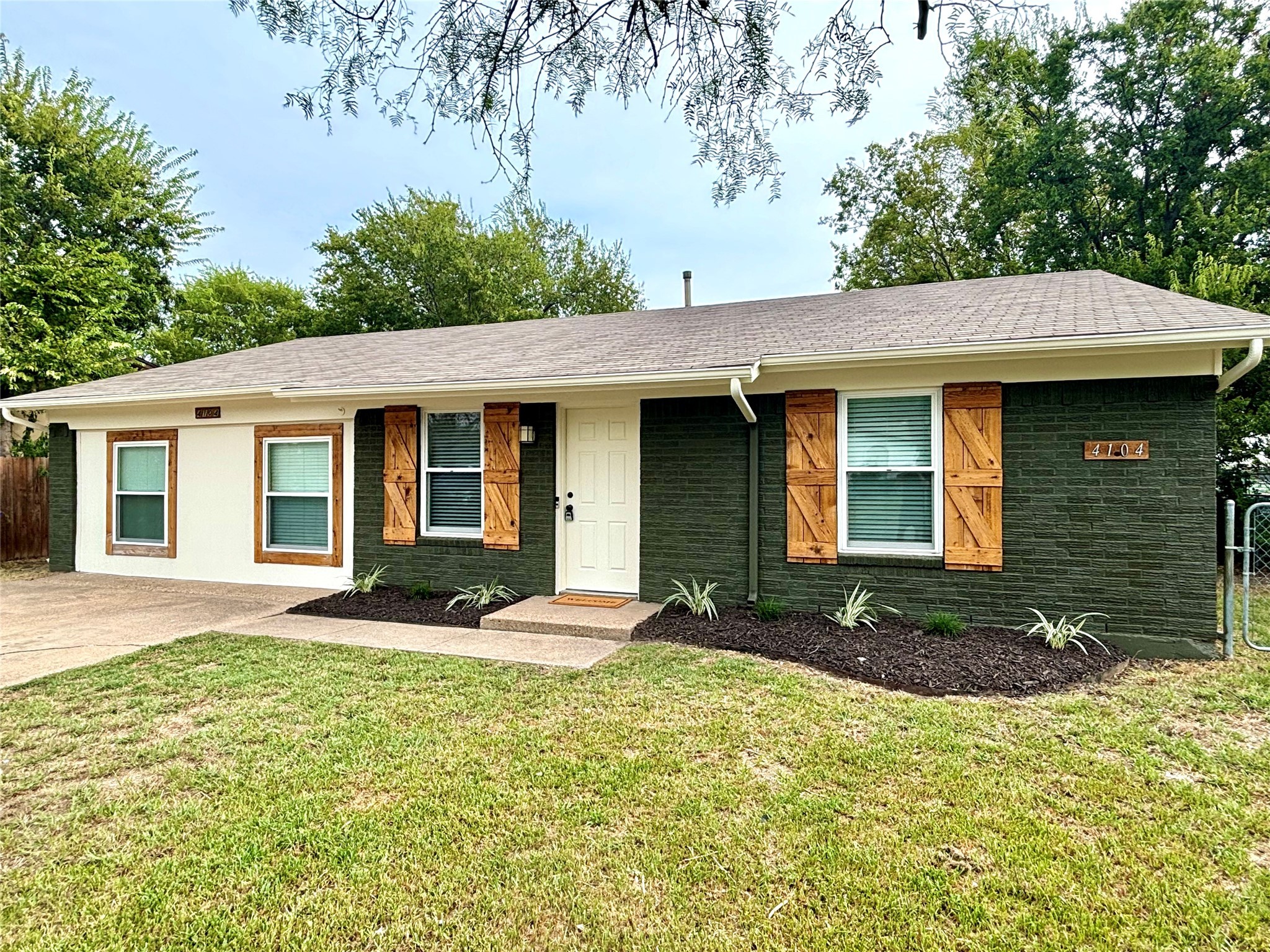 4104 Arborcrest Drive Balch Springs TX 75180
