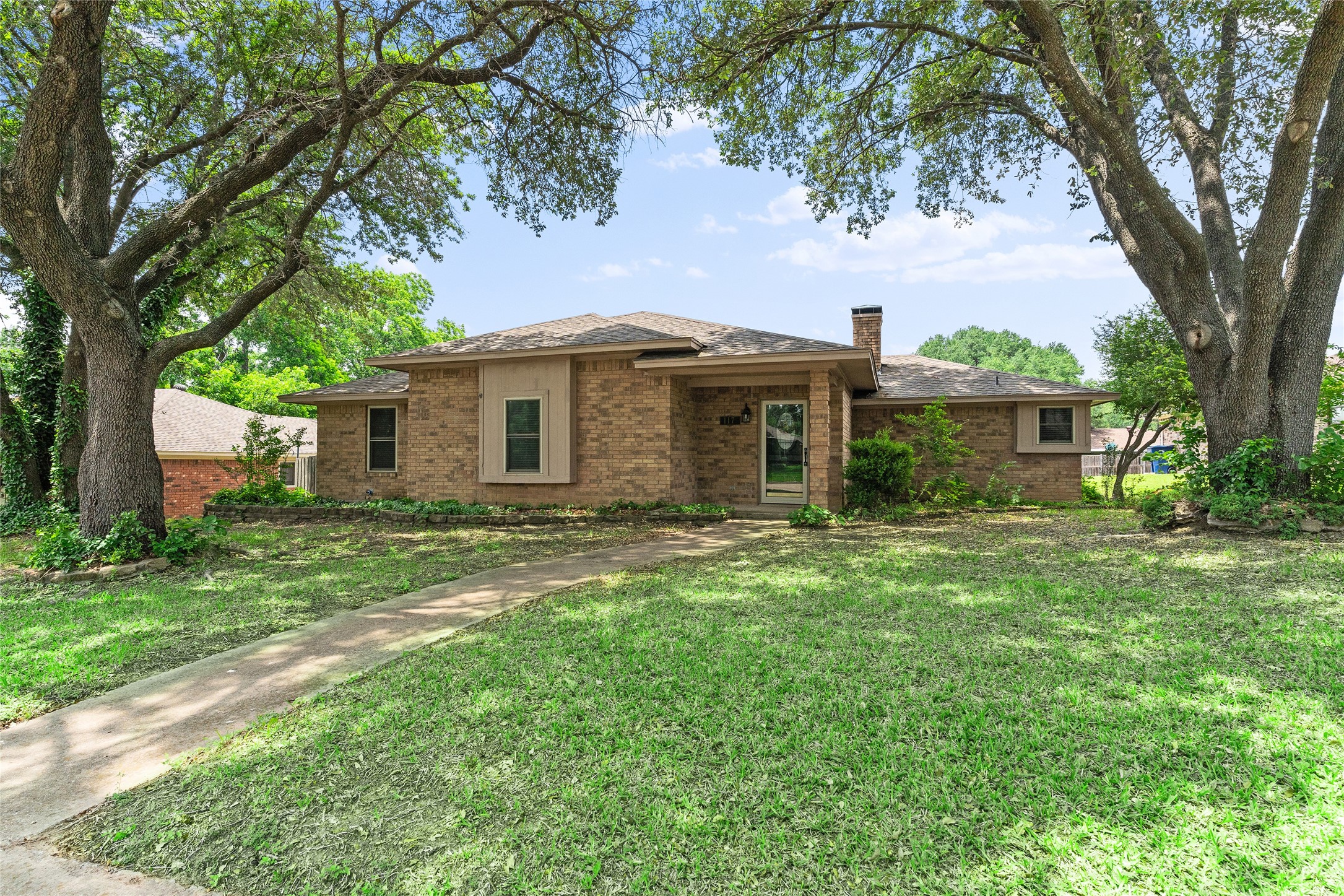 117 La Fawn Circle Garland TX 75043
