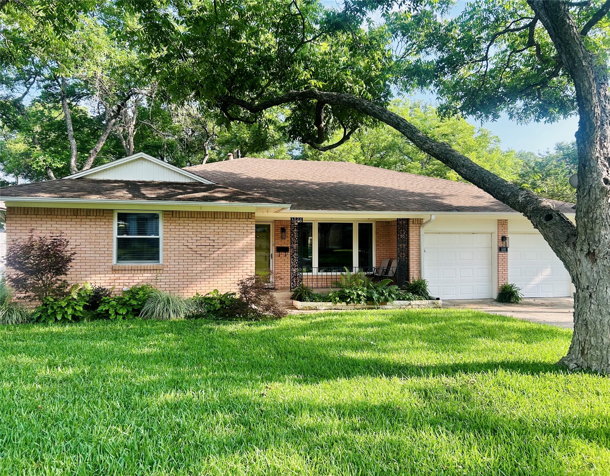 8306 Stonycreek Drive Dallas TX 75228