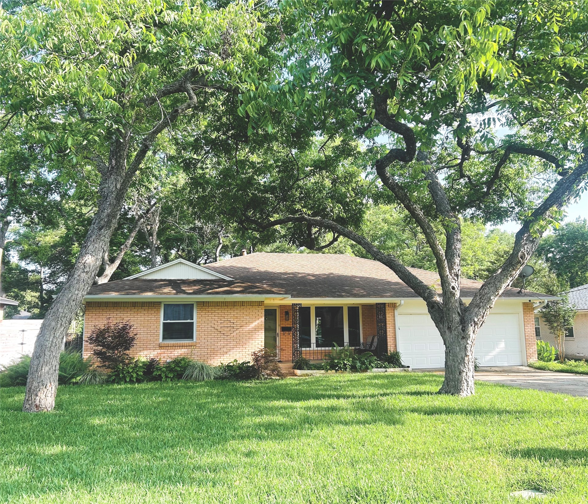 8306 Stonycreek Drive Dallas TX 75228