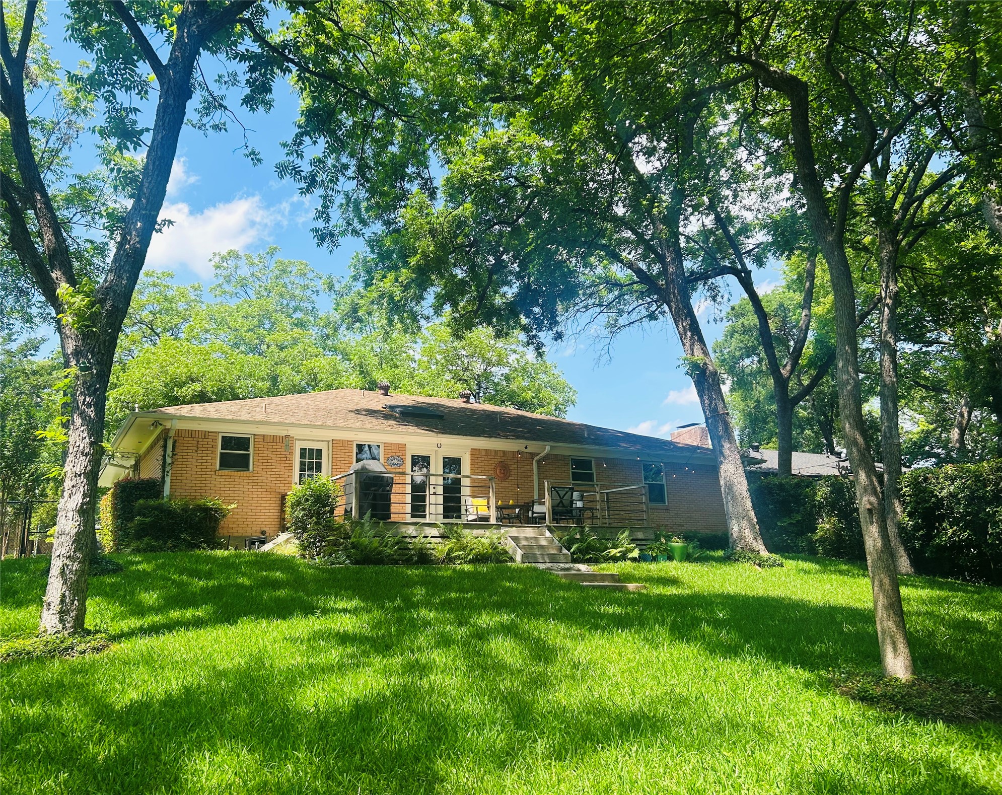 8306 Stonycreek Drive Dallas TX 75228