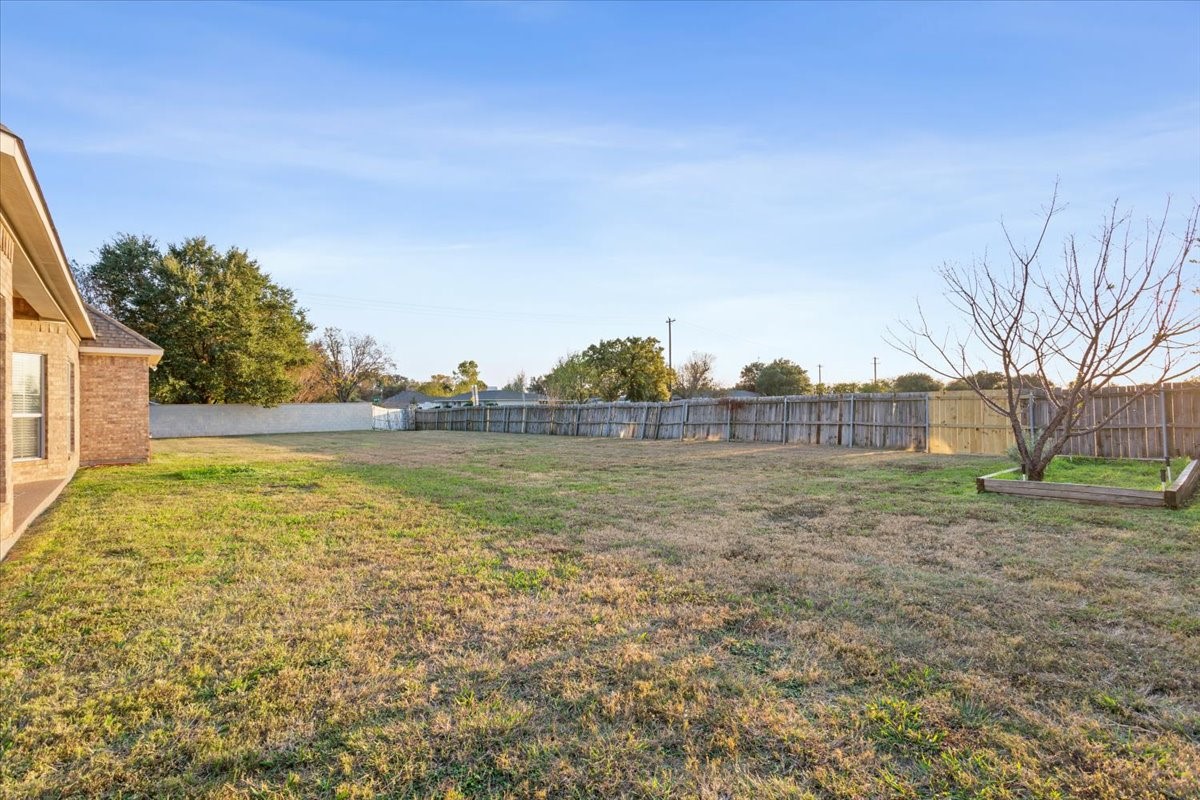900 Queen Elizabeth Drive Waco TX 76657