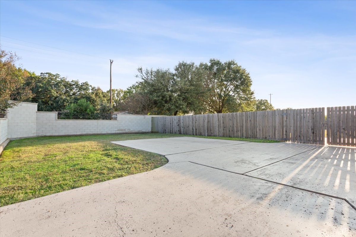 900 Queen Elizabeth Drive Waco TX 76657
