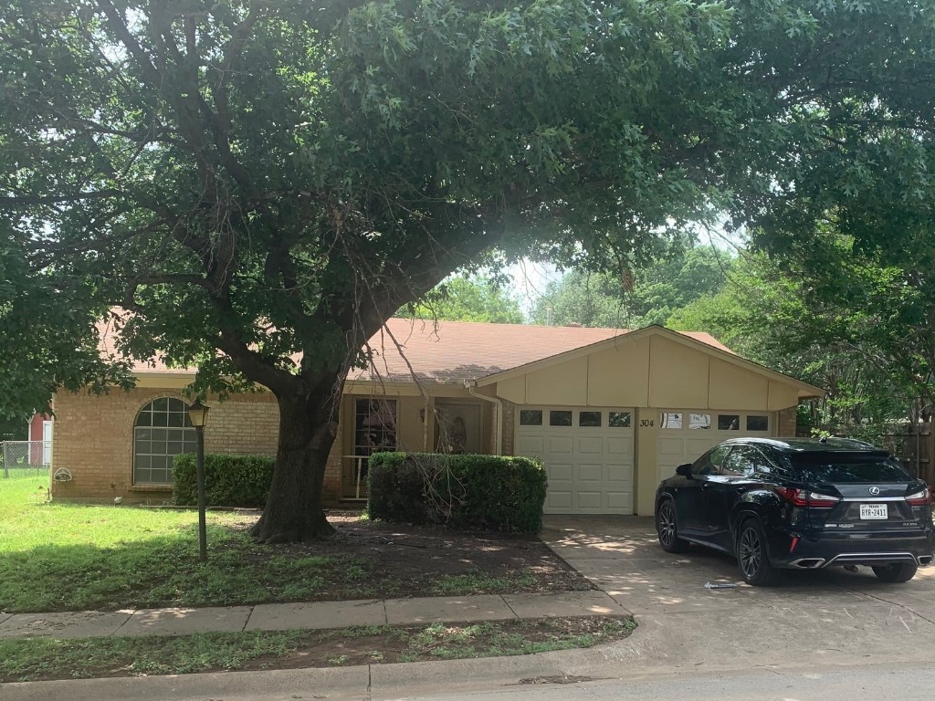 304 Chapman Street Crowley TX 76036