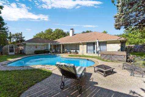 2758 Fairwood Avenue Carrollton TX 75006