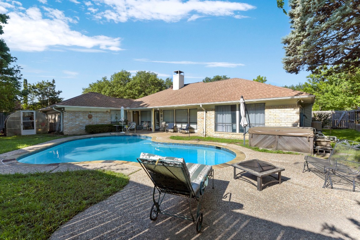 2758 Fairwood Avenue Carrollton TX 75006