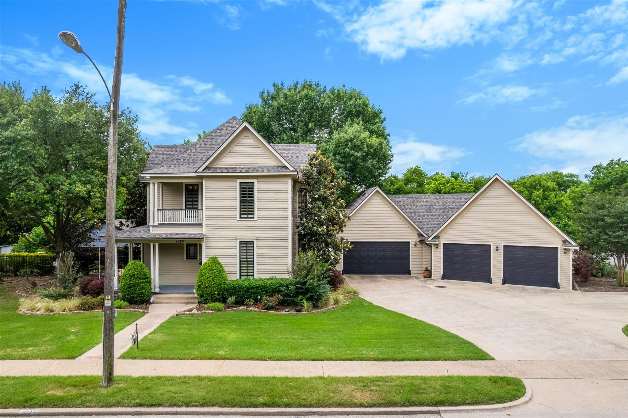 1025 W Main Street Waxahachie TX 75165