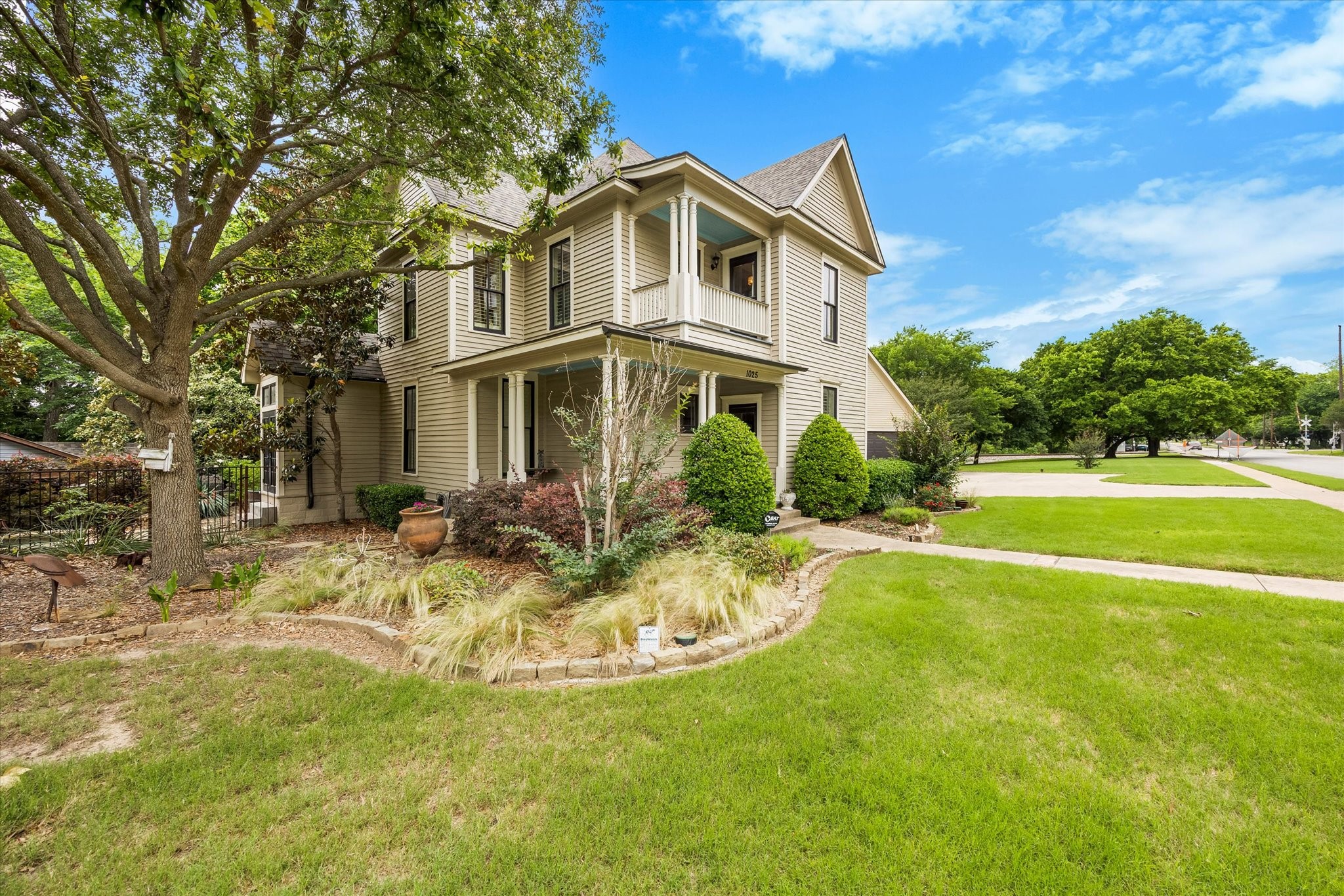 1025 W Main Street Waxahachie TX 75165