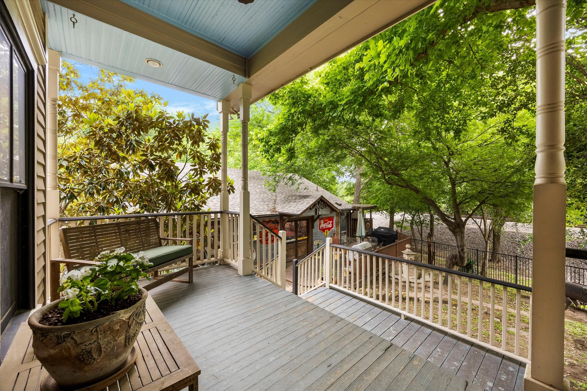 1025 W Main Street Waxahachie TX 75165