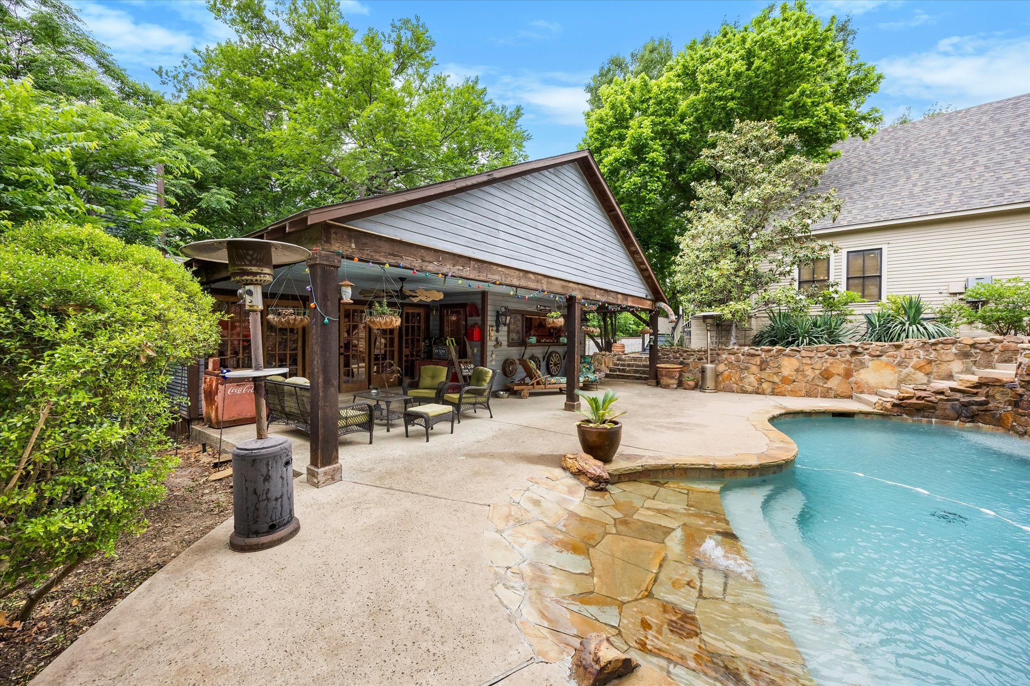 1025 W Main Street Waxahachie TX 75165