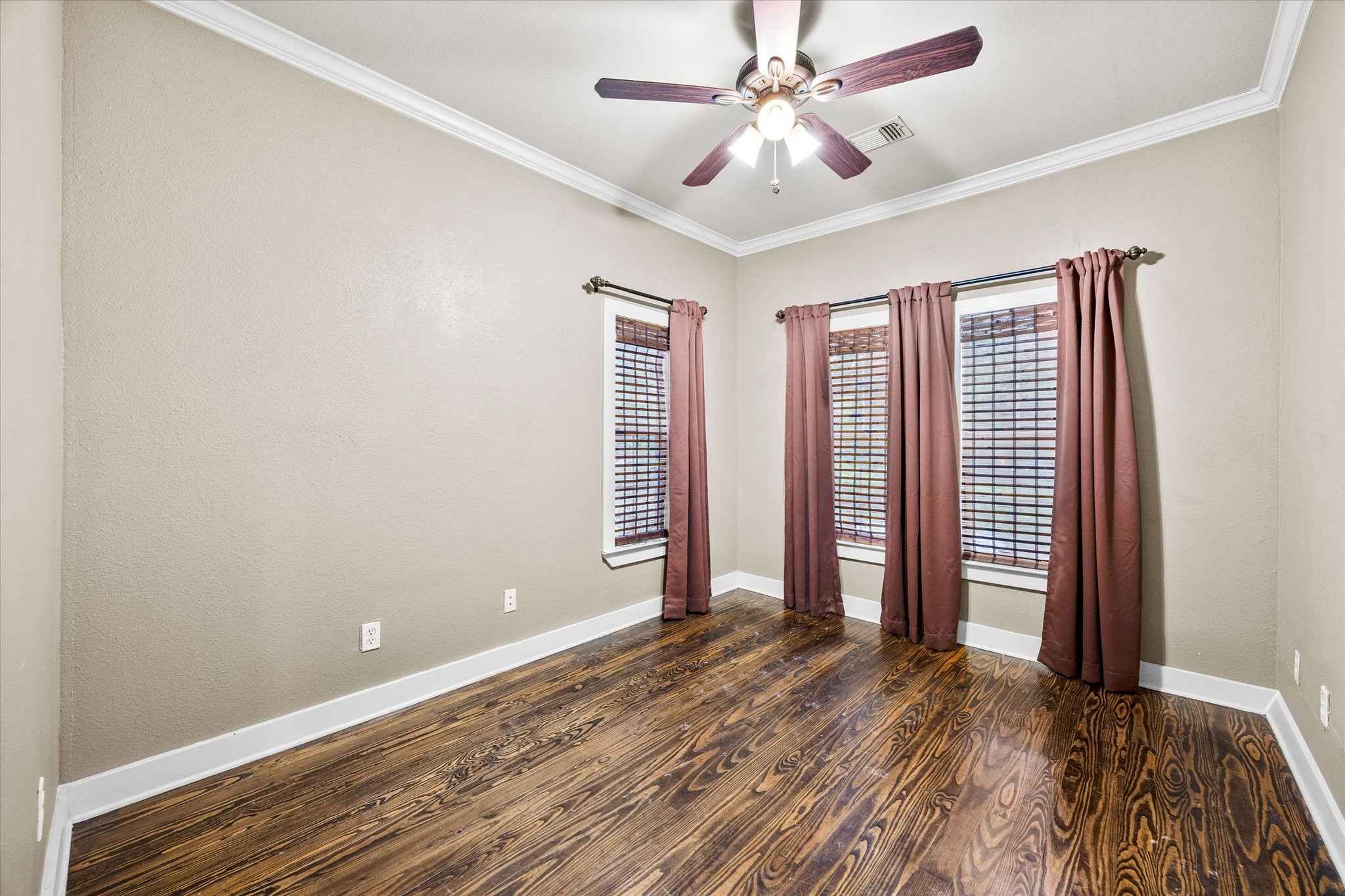1025 W Main Street Waxahachie TX 75165